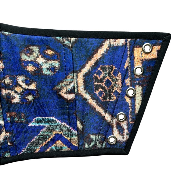 Empowered Edge Crop Corset Vintage - Picture 3 of 6